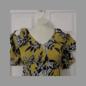 NWT A Pea in the Pod Bell Sleeve Maternity Top